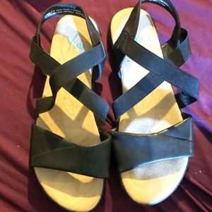 Yuu strappy sandals